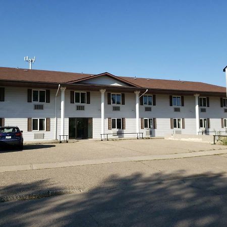Tower Inn Estevan Exterior photo